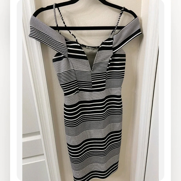 Charlotte Russe •Size Large• Black and White Striped form-fitting dress ☆NWT☆ - Picture 1 of 10